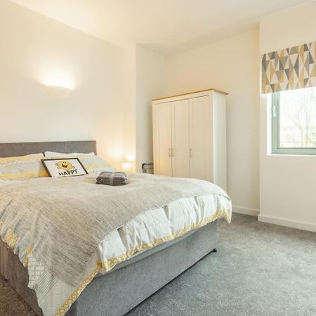 Central Bedford: Two Bedrooms, Breakfast Basket Extérieur photo