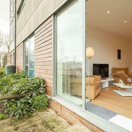 Central Bedford: Two Bedrooms, Breakfast Basket Extérieur photo