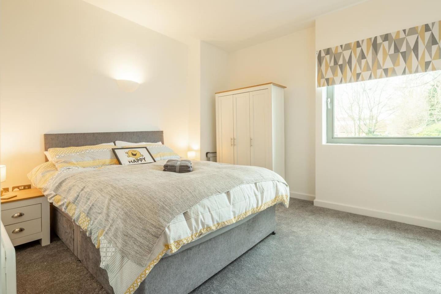 Central Bedford: Two Bedrooms, Breakfast Basket Extérieur photo