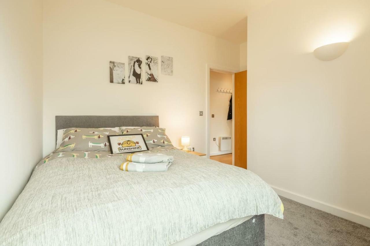Central Bedford: Two Bedrooms, Breakfast Basket Extérieur photo