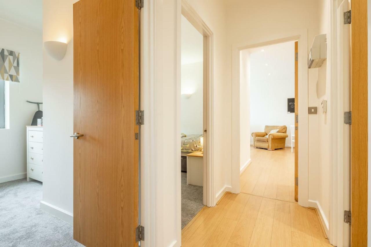 Central Bedford: Two Bedrooms, Breakfast Basket Extérieur photo