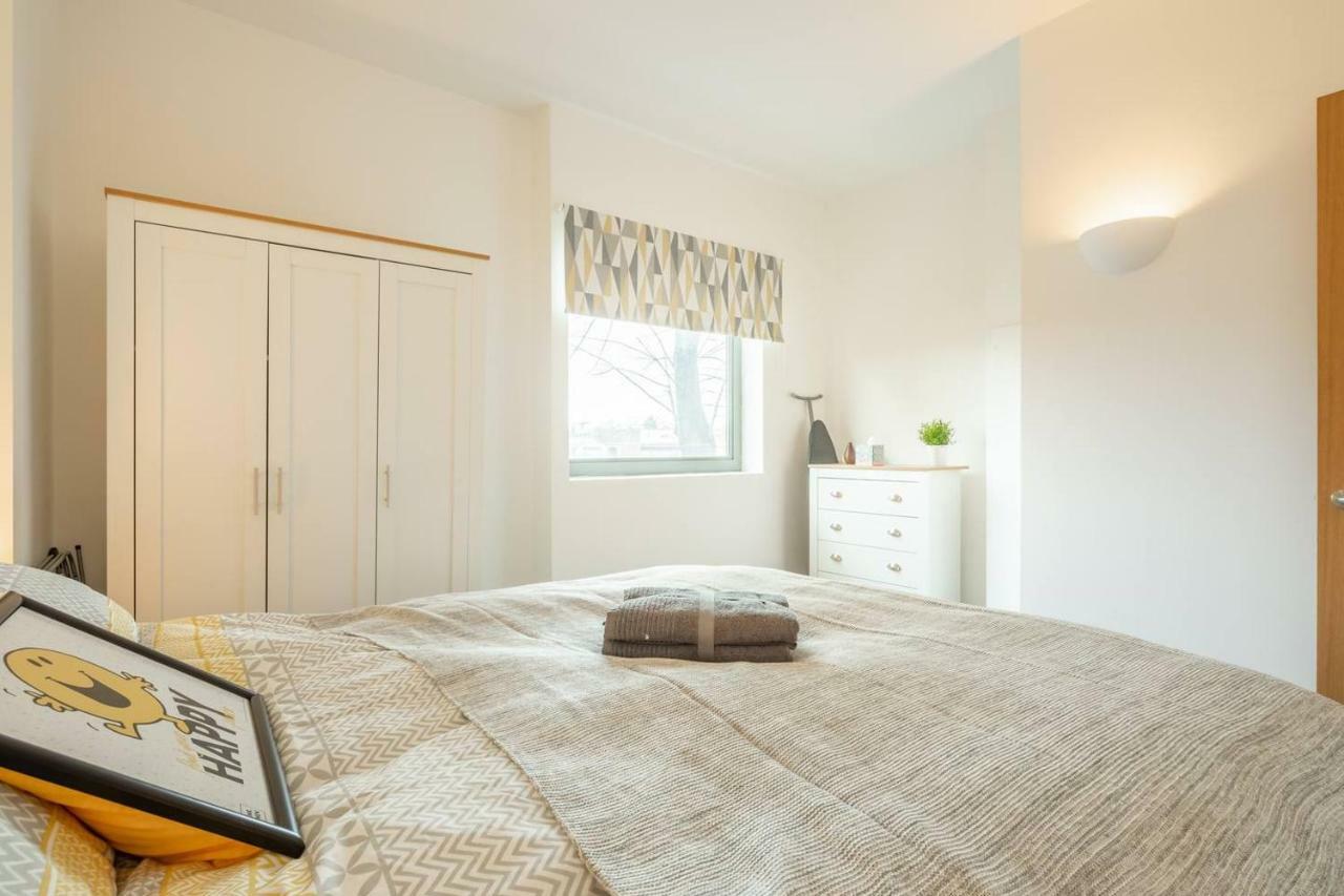 Central Bedford: Two Bedrooms, Breakfast Basket Extérieur photo
