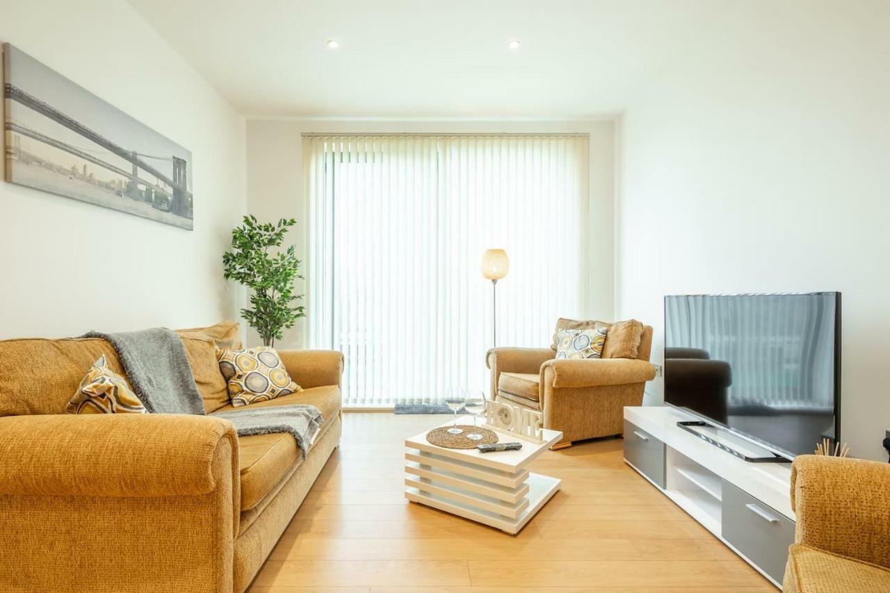Central Bedford: Two Bedrooms, Breakfast Basket Extérieur photo