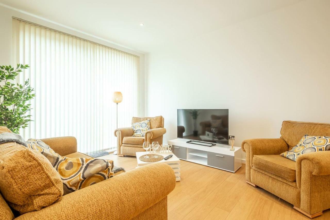 Central Bedford: Two Bedrooms, Breakfast Basket Extérieur photo